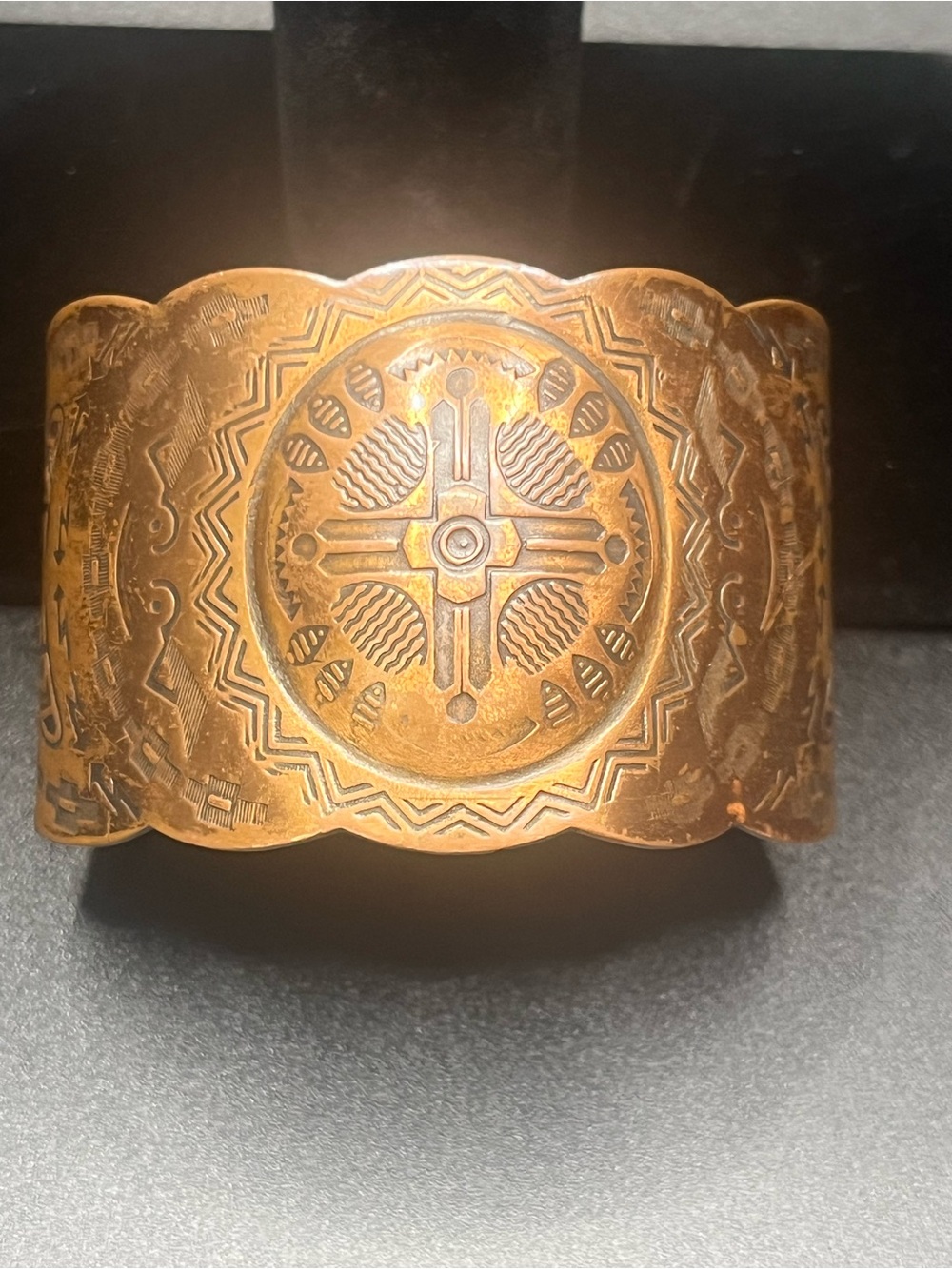 Vintage 1970s Solid Copper Wide Southwestern Embossed Cuff Bracelet - Picture 9 of 10